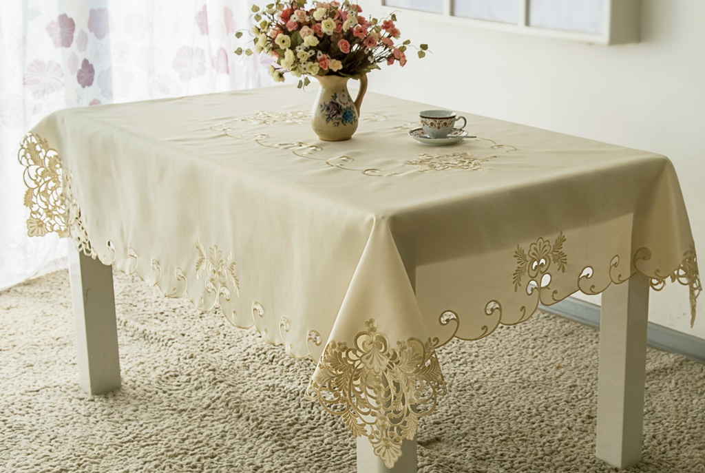 картинка Скатерть"Карвен" с вышивкой 160*260/М 701-4 от магазина Одежда+