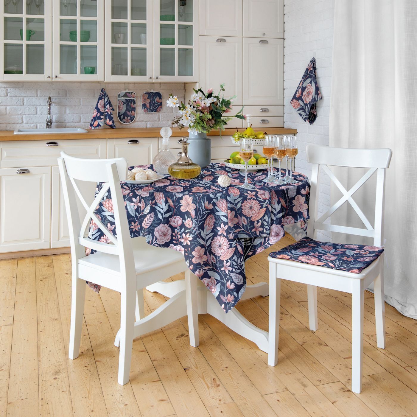 картинка Скатерть VR ХБ 144*200/61/НТ от магазина Одежда+