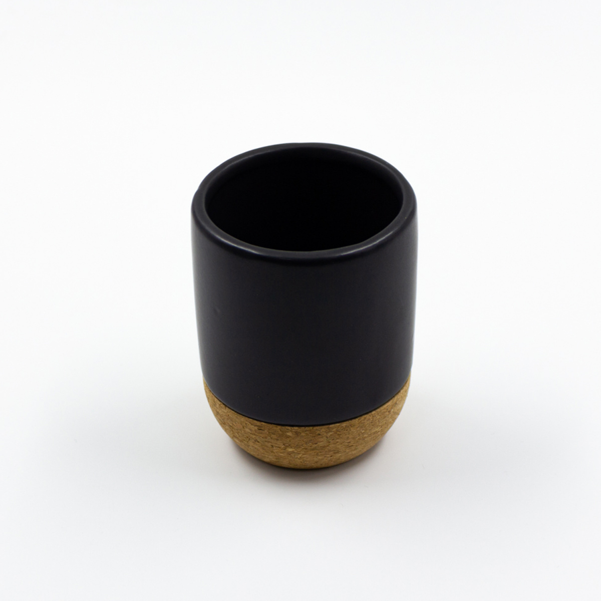 картинка КЕРАМИЧЕСКИЙ СТАКАН ЧЕРНЫЙ С ПРОБКОВЫМ ДНОМ/13127 от магазина Одежда+