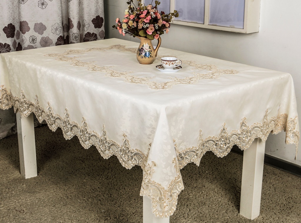 картинка Скатерть "Карвен" Жаккард с гипюром 160*300/М 610-6/М 611-5/М 621-5 от магазина Одежда+